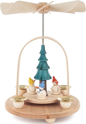 Pyramide met sneeuwmannen